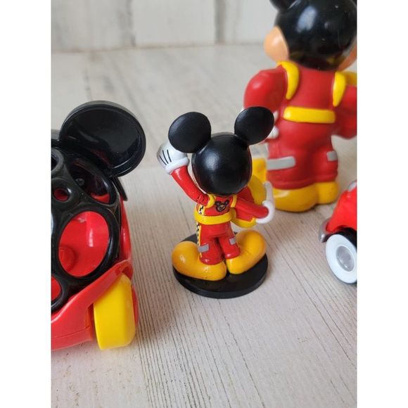 Mickey Mouse race car track helmet playset toy figure red 28 - Picture 9 of 14